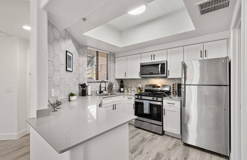 Tempe Condo | Near ASU w/King Beds, Pool & Gym for Relaxation