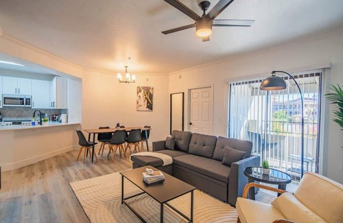 Glendale Sports and Entertainment District Apartment | Near Attractions |Balcony, Pool, Gym, Parking, W/D