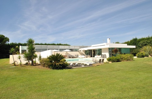 Torreira Villa | Near Aveiro & Porto - Luxury Waterfront Villa Walking Distance to Everything