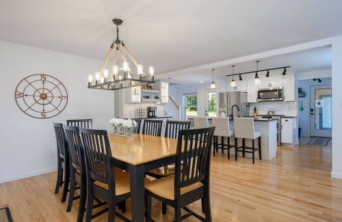 Wellfleet House | Near bay, ocean and Ponds and bike trail Cent AC, Screen Room and linens