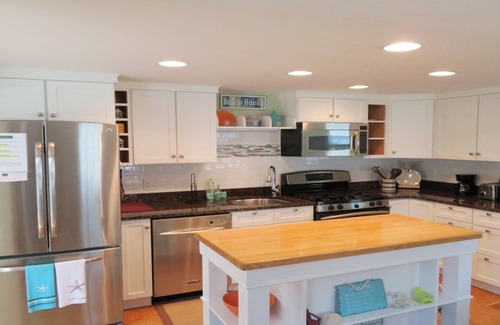 West Harwich House | Near Beach Bike Path Walk to Dennis Port AC WiFi Monomoy Retreat
