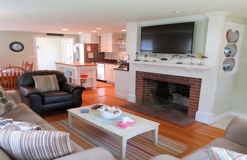 West Harwich House | Near Beach Bike Path Walk to Dennis Port AC WiFi Monomoy Retreat
