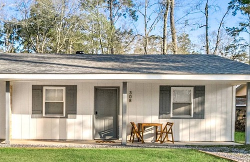 Covington Apartment | Near downtown Covington! Discover the perfect blend of convenience and comfort!