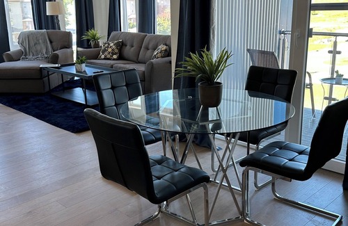 Madison Apartment | Near Downtown | Kid & Pet Friendly | Garage | W/D
