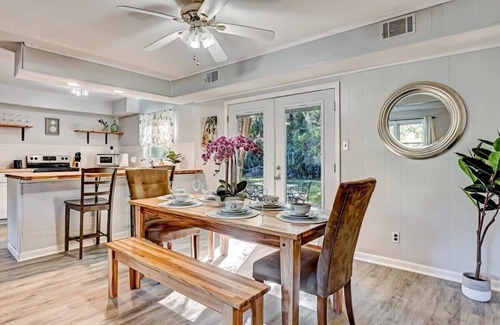 Whitemarsh Island House | Near Downtown w/Pool! Oatland Island Escape