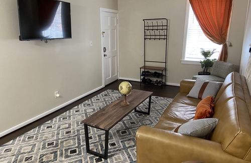 Downtown Baltimore Apartment | Near everything Downtown! Spacious Renovated Apt -Historic District