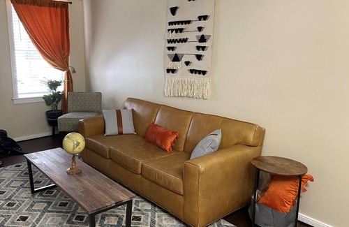 Downtown Baltimore Apartment | Near everything Downtown! Spacious Renovated Apt -Historic District