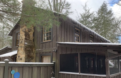 Clayton Cabin | Near Lake Burton, Gorgeous Mtn. View Old Schoolhouse.