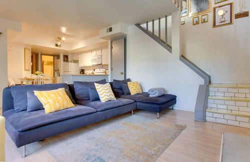 Aurora Apartment | Near Light Rail: Convenient & Cozy Aurora Townhome