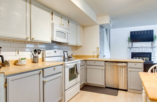 Aurora Apartment | Near Light Rail: Convenient & Cozy Aurora Townhome