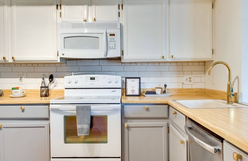Aurora Apartment | Near Light Rail: Convenient & Cozy Aurora Townhome