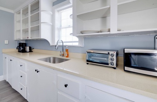 Hamilton Apartment | Near Loudoun Wine Trail: Apt w/Restaurant On-Site