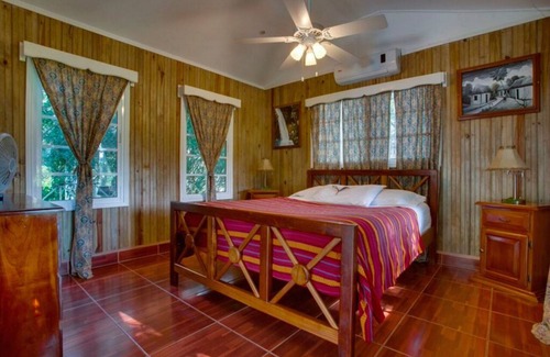 San Ignacio House | Near Macal river, walking distance to town, 'cabana'- MB