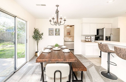 Columbia House | Near Mizzou & Univ Hosp Firepit BBQ Games