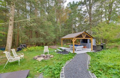 Blakeslee House | Near Parks and Lakes Blakeslee Home with Private Yard