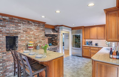 Teaticket House | Near Parks & Dining: Expansive Falmouth Retreat!