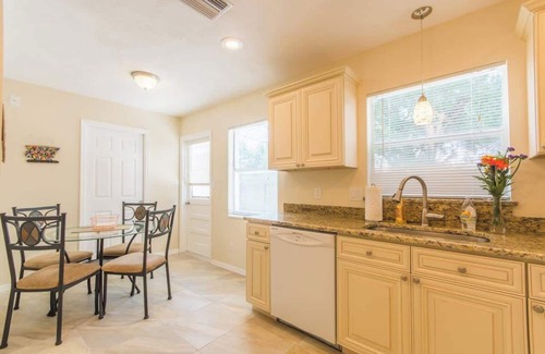 Southgate House | Near Siesta Key - single story pet friendly
