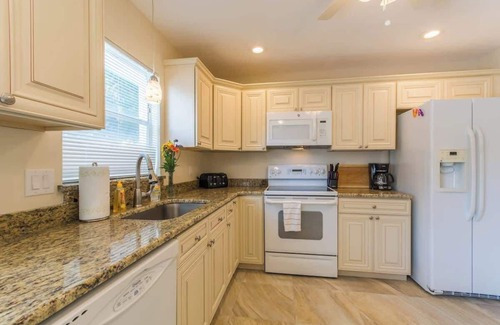 Southgate House | Near Siesta Key - single story pet friendly