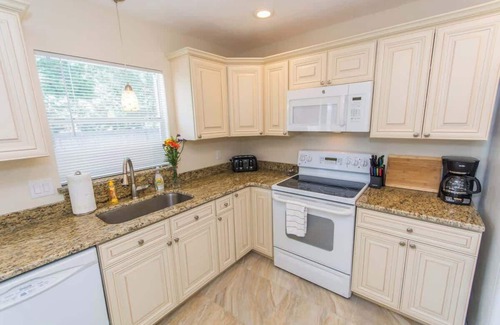 Southgate House | Near Siesta Key - single story pet friendly