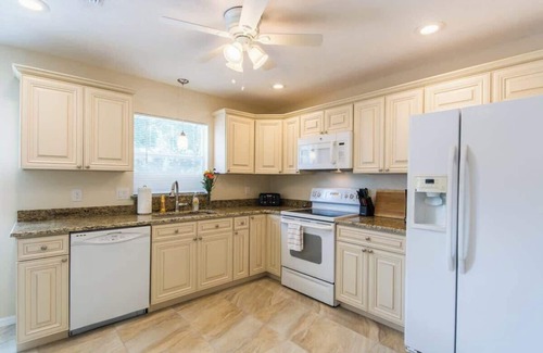 Southgate House | Near Siesta Key - single story pet friendly