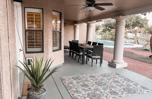 Avondale House | Near State Farm, Spring Training, NASCAR and more-Lakefront with Private Pool!