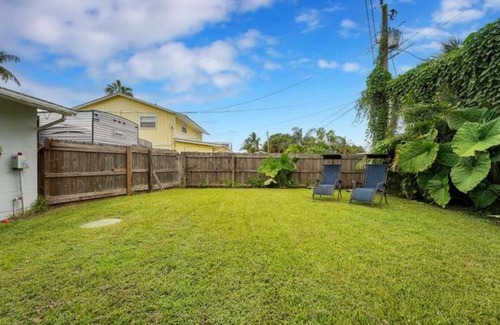 Palm City House | Near Stuart Sunset family & pet friendly home