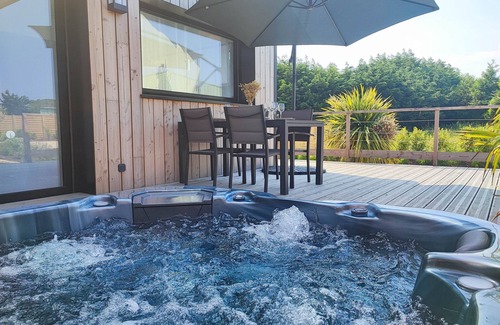 Plouezec House | Near the sea - Gîte Kerzoé sleeps 4 - private pool and spa