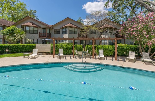 Saint Simons Island Condo | Near the Village, Convenient to Shops, Restaurants, and the Beach