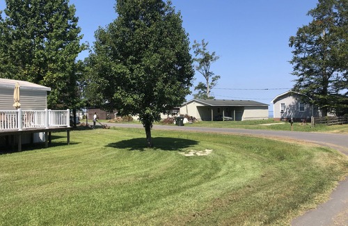 Columbia House | Near the water and close to a boat ramp