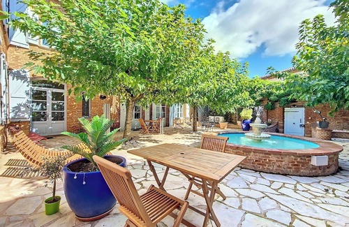 Verfeil Apartment | NEAR TOULOUSE LOVE ROOM ROMANTIC LOFT WITH PRIVATE SPA AND POOL