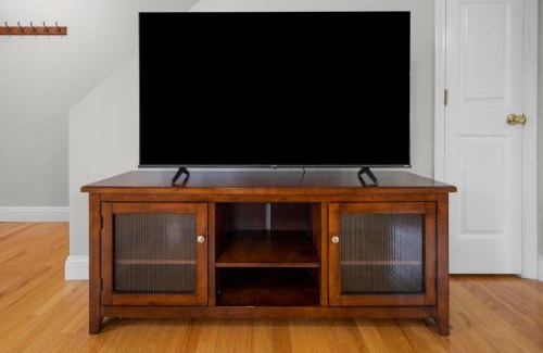 Fair Haven Apartment | Near YALE - Beautiful Waterfront Townhouse in New Haven
