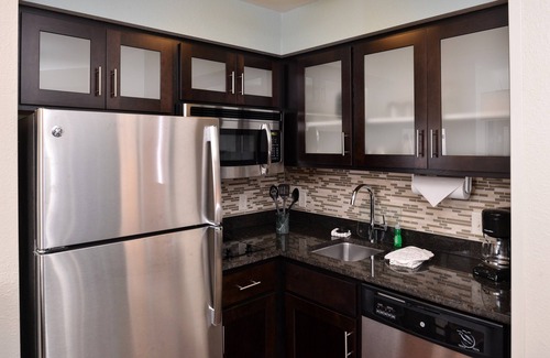 Sioux Falls Condo | Near Zoo | Indoor Pool + Hot Tub + Free Breakfast
