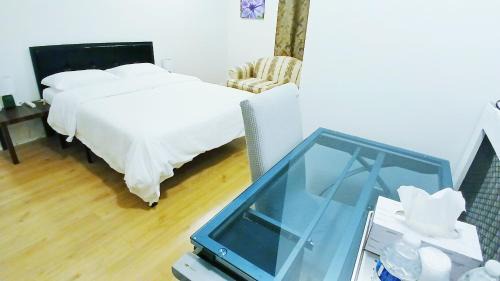 New London House | Neat bedroom with Exclusive bath -FREE WIFI-Self check in- New London-Mystic