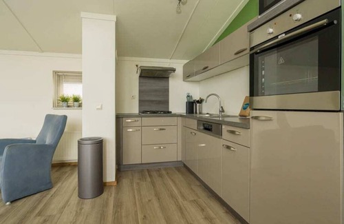 Oude-Tonge House | Neat island house with beautiful view, for larger groups, it is ideal to rent in combination with th