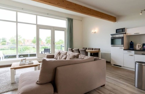 Oude-Tonge House | Neat island house with beautiful view, for larger groups, it is ideal to rent in combination with th