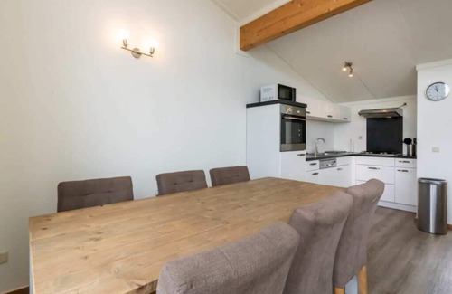 Oude-Tonge House | Neat island house with beautiful view, for larger groups, it is ideal to rent in combination with th