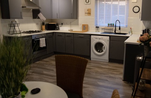 Marston Green Apartment | NEC/Arena, AirPort, Birmingham Business Park stays