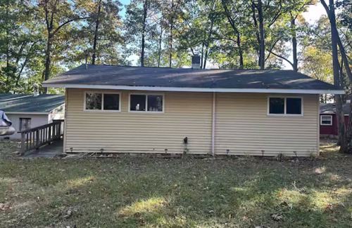 Gladwin Cabin | Neffies Lakefront Charming 2-bedroom cabin in lovely Gladwin with AC, WiFi