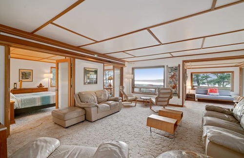 Rockaway Beach House | NEHALEM NIRVANA in North Nedonna Beach
