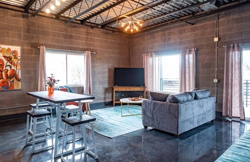 Sheridan House | Nelson Inn - The Four Top, 202