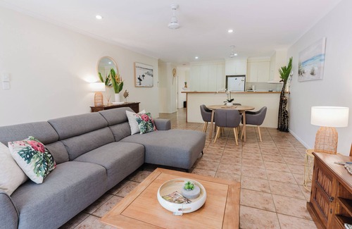 Palm Cove Villa | nEscape to your private tropical oasis! 2 bedroom/2 bathroom, private pool!🌴