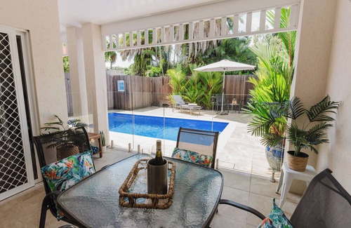 Palm Cove Villa | nEscape to your private tropical oasis! 2 bedroom/2 bathroom, private pool!🌴