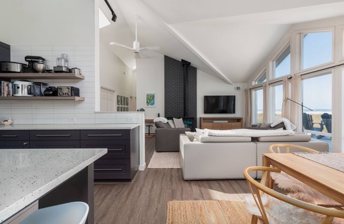 Neskowin House | Neskowin North #187 - Modern oceanfront, single-level home with hot tub