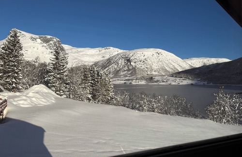 Tjeldsund House | Nesset Fiskfjord. House by the sea with panoramic views, Gateway to Lofoten!