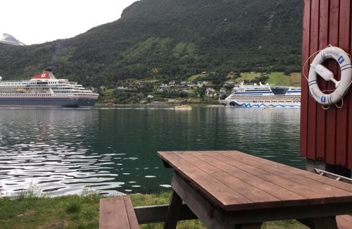 Olden Resort | Nesset Fjordcamping