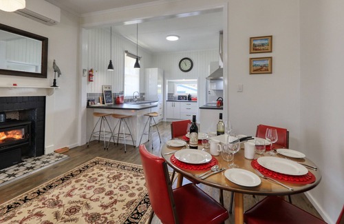 Stanthorpe House | Nestled Adjacent to Quart Pot Creek & Parklands in the Heart of Stanthorpe