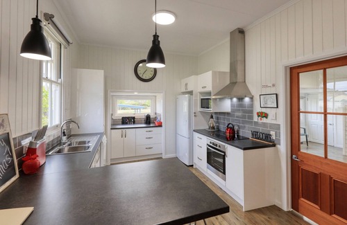Stanthorpe House | Nestled Adjacent to Quart Pot Creek & Parklands in the Heart of Stanthorpe
