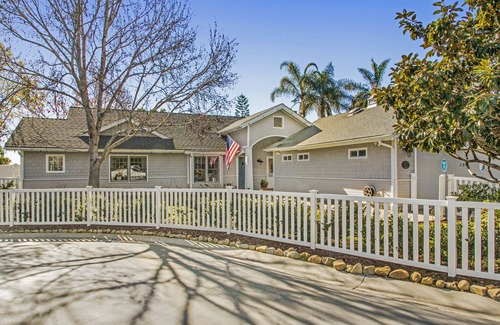 Toro Canyon House | Nestled in the Carpinteria foothills & only feet from the SB Polo & Racquet Club