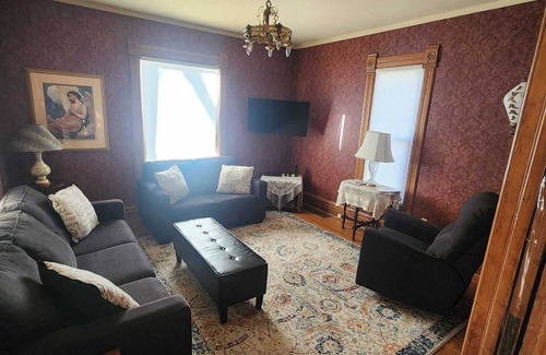 Charles City House | Nestled in the heart of America’s Hometown!