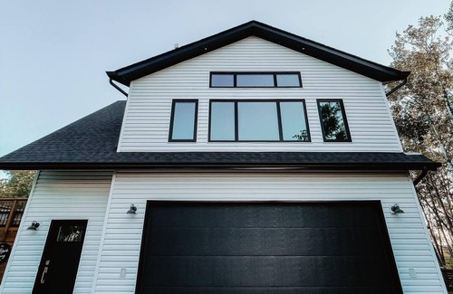 Lac du Bonnet House | Nestled on 80 acers of private land, only a 5 Min Drive to Water, Pet Friendly